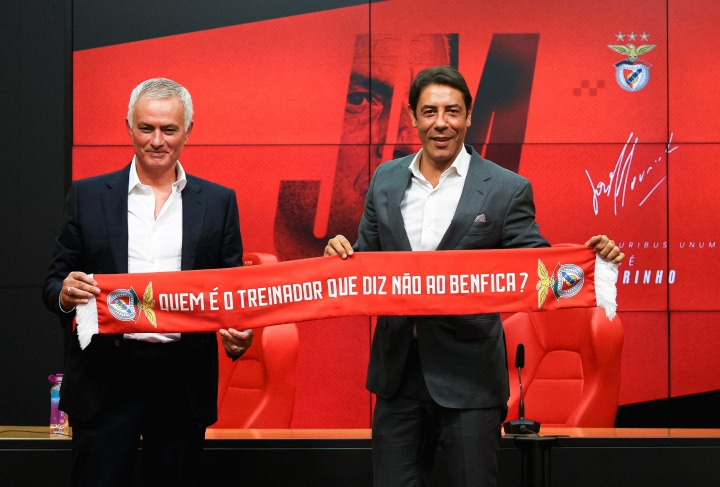 老英超联赛球员:穆里尼奥总是这样做 上任→与媒体+主席竞选→获得终止费 老英超联赛球员:穆里尼奥总是这样做 上任→与媒体+主席竞选→获得终止费