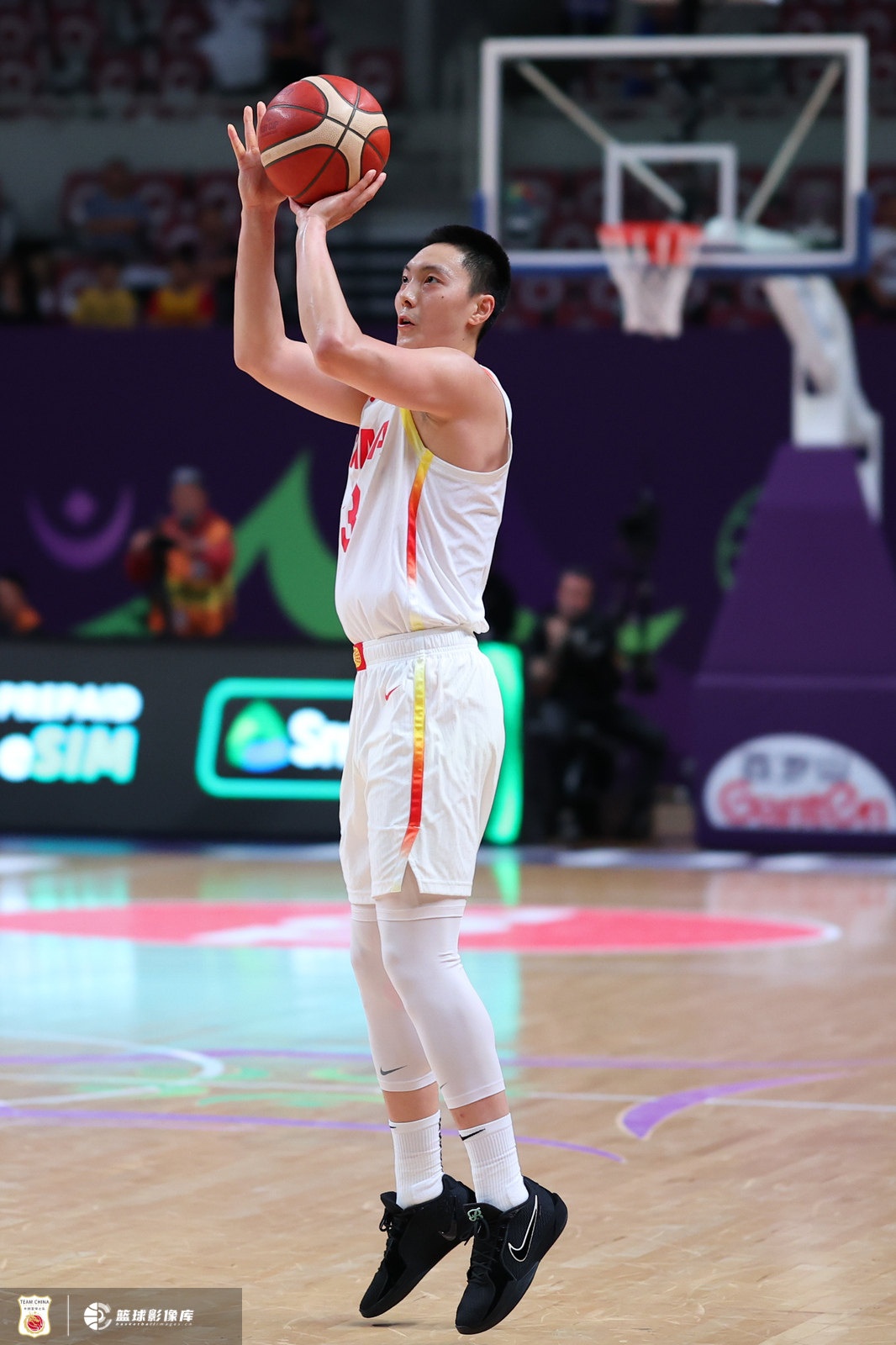 媒体人员:中国男子篮球队的首发调整 并将不在替补席上得分的球员找到自己的身份 媒体人员:中国男子篮球队的首发调整 并将不在替补席上得分的球员找到自己的身份