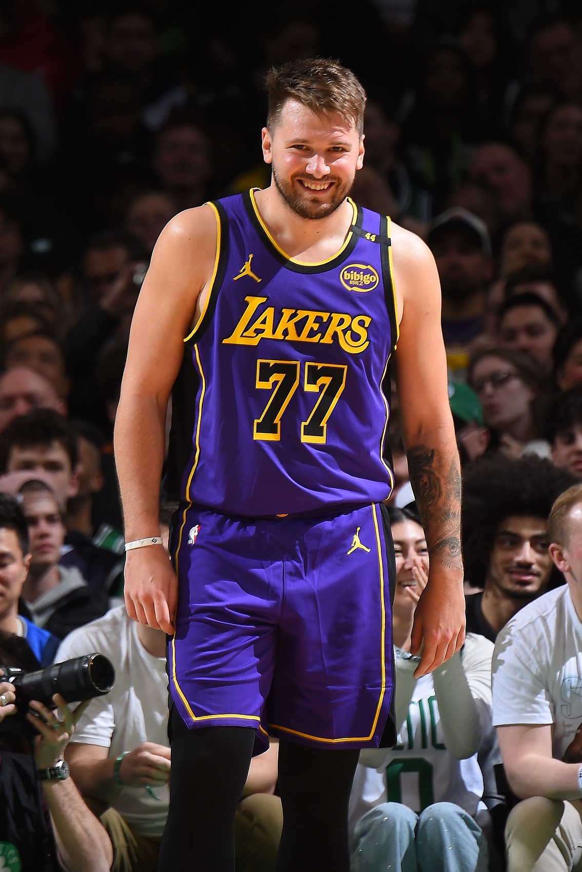 大钱!湖人可以在27年内与Doncic签约3.23亿 如果您等待1年 则可以签署4.18亿次5年 大钱!湖人可以在27年内与Doncic签约3.23亿 如果您等待1年 则可以签署4.18亿次5年